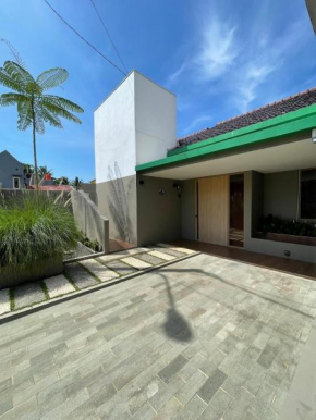 Ngumbara House